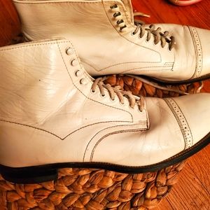 Stacy Adams unique pair off white